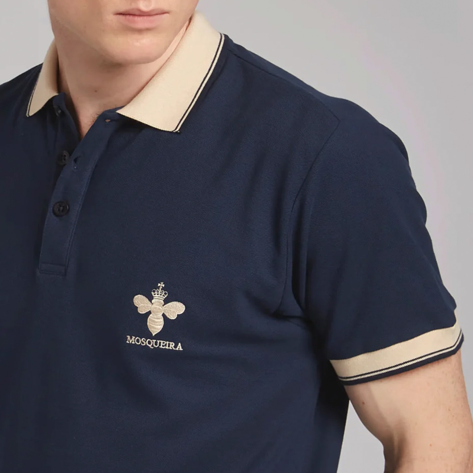 Polo camisero azul marino de algodón Pima de contraste tejido en el cuello